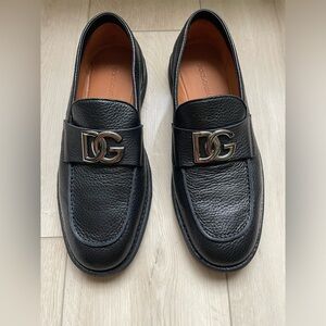 Dolce & Gabbana authentic logo accented leather black loafers. NWT Size 43.5